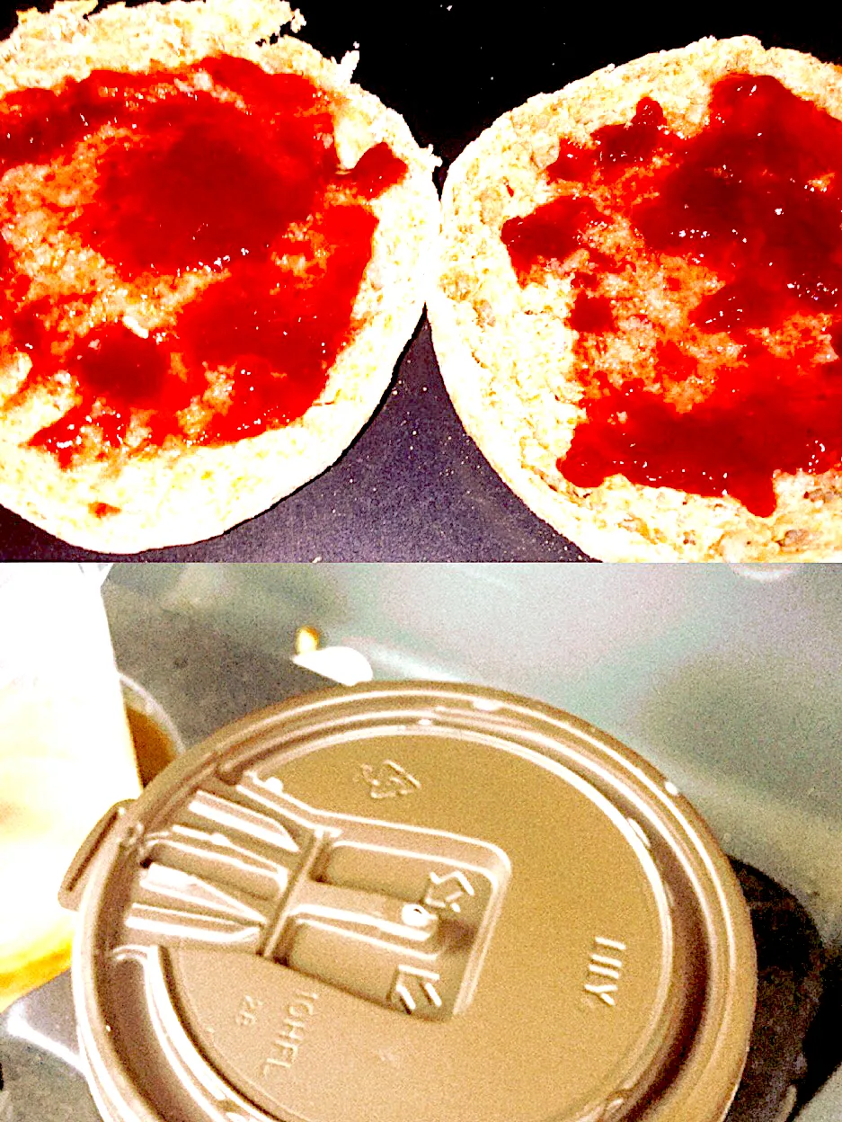 I got pumpkin spice latte at robin’s and brown English muffins with no sugar added jam|ninja kittyさん