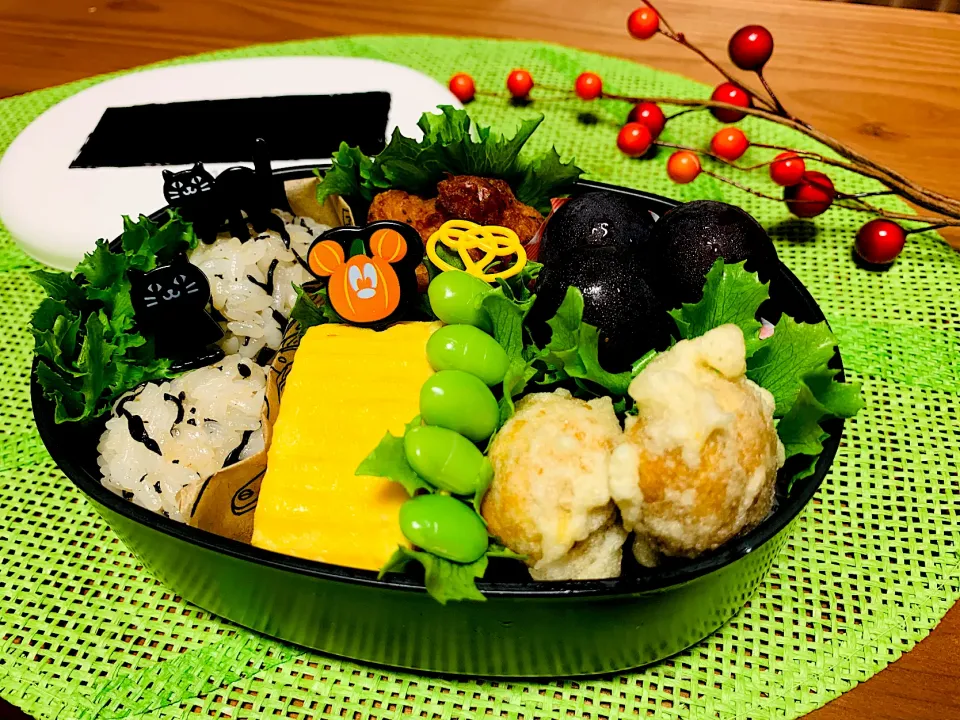 娘のお弁当🍱唐揚げ、一粒栗天ぷら🌰秋ですね|いちごさん