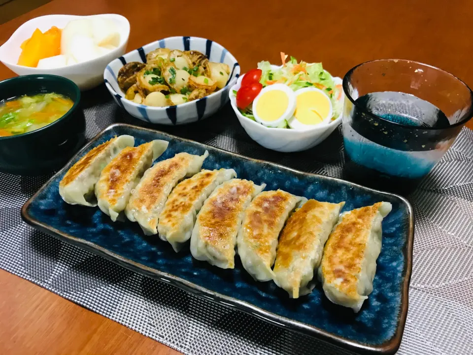 「餃子のある食卓」|バシュランさん