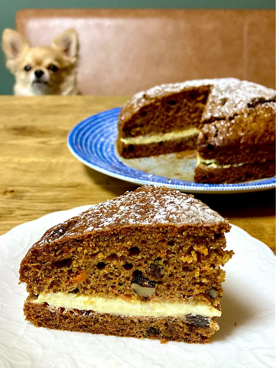 一晩休ませたキャロットケーキと犬|エイコさん