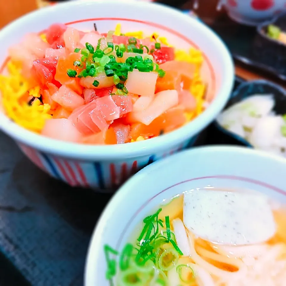 Snapdishの料理写真:なか卯 
  豪快海鮮丼とハイカラうどん～♪♪|砂糖味屋キッチンさん