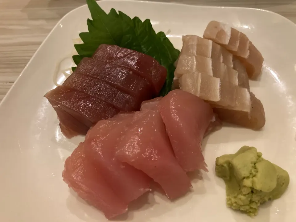 Snapdishの料理写真:マグロお造り　カンパチ、ビンチョウ、キハダ🐟|Kojiさん