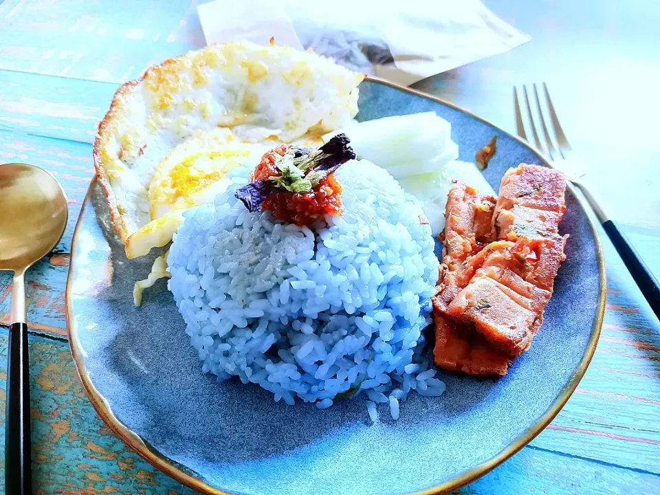 Butterfly 🦋 Pea Nasi Lemak (coconut 🥥 rice) with Vegetarian Otak|Fatmamaさん