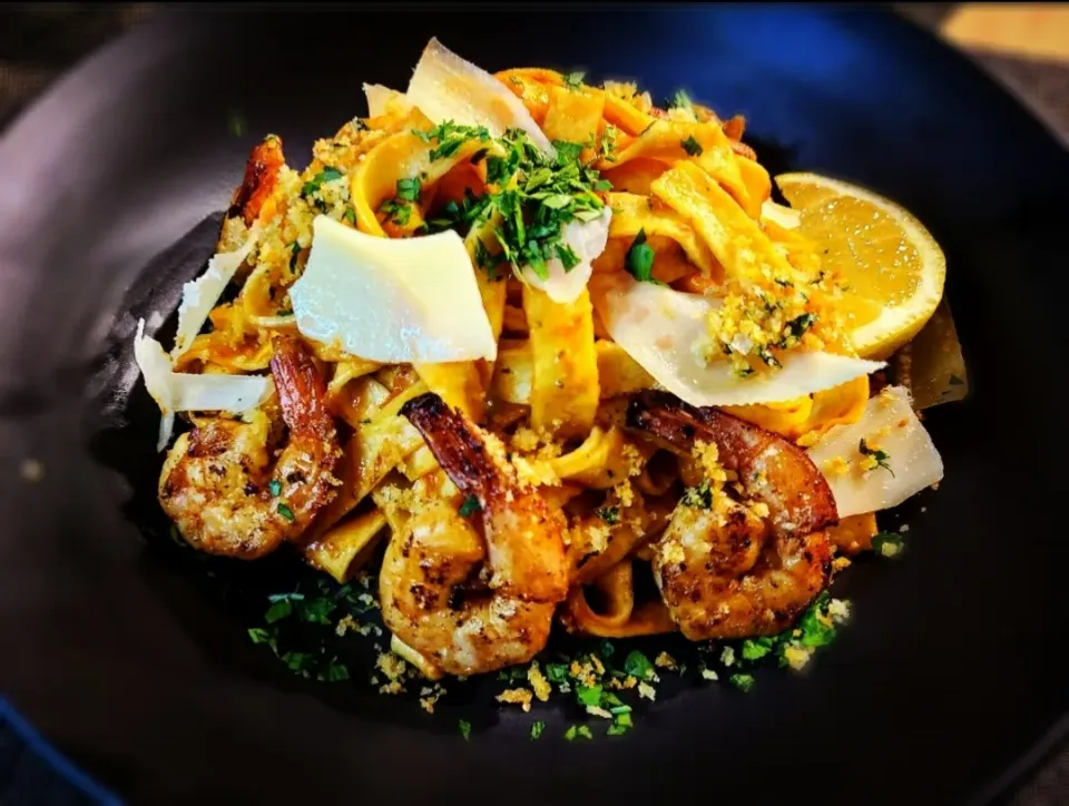 Snapdishの料理写真:Truffle Porcini Fettuccine with Harissa Grilled Shrimp|Jbunny Caféさん