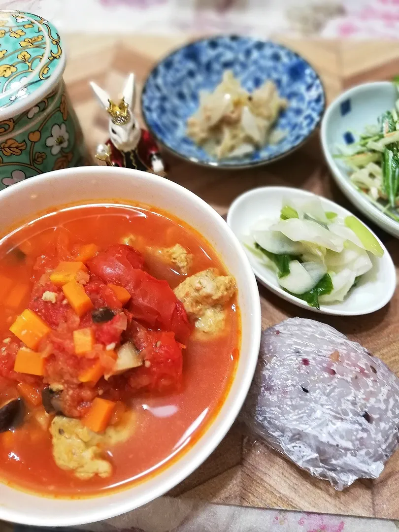 10/5
鰯のつみれトマト煮と作りおきで晩ごはん😋|たえさん