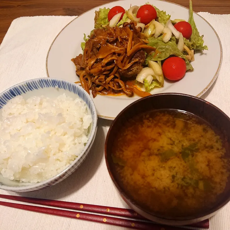 ごはん
ハンバーグきのこソース
かぶの葉の味噌汁
レタスサラダ|oneiさん