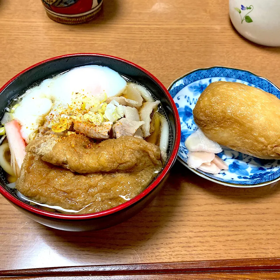 きつね肉うどんとおいなりさん|みんみんさん