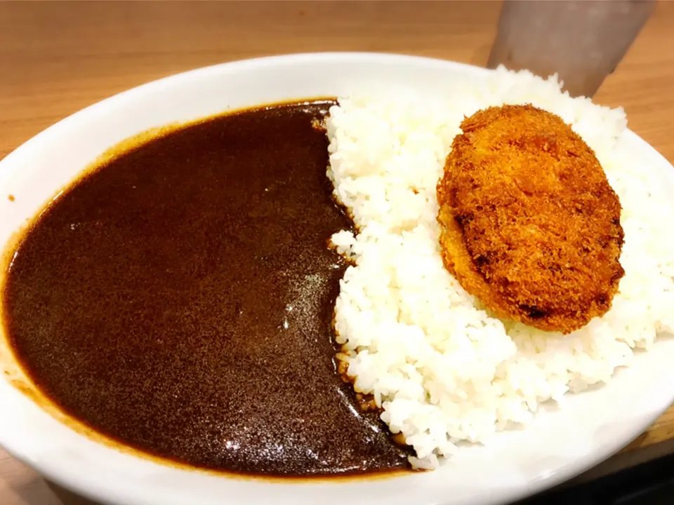 30種スパイス黒カレー牛肉入りコロッケ大盛 ¥670|Blue Moon Caféさん