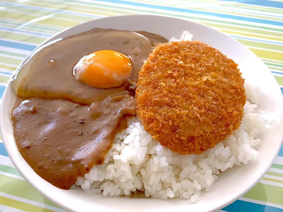 Snapdishの料理写真:月見カツカレー|空気を破壊する者さん