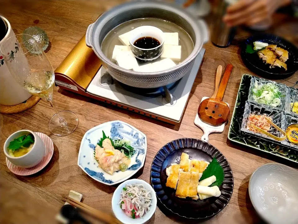 Snapdishの料理写真:湯豆腐のある食卓|古尾谷りかこさん