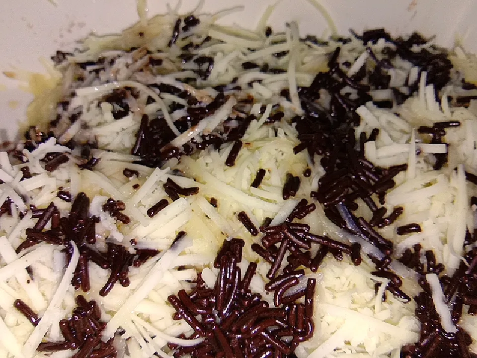 choco cheese banana nugget ..
yummy ... 

#banana #banananugget #chocolate #cheese|utariさん