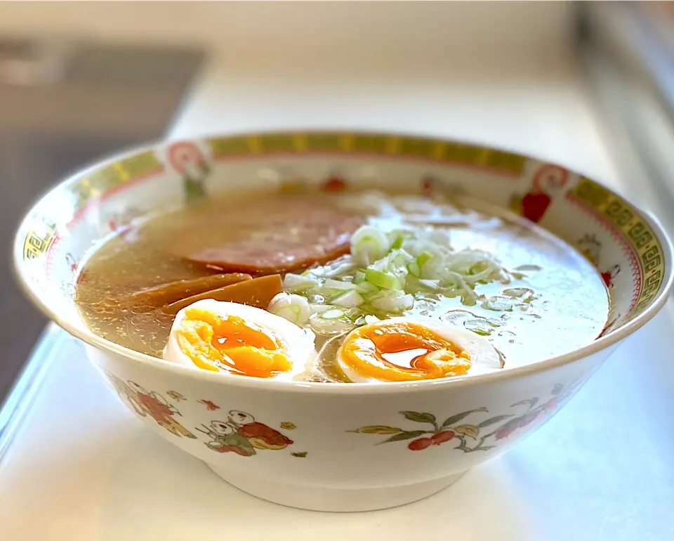 Snapdishの料理写真:ラーメンにも卵|かっちゃん杉さん