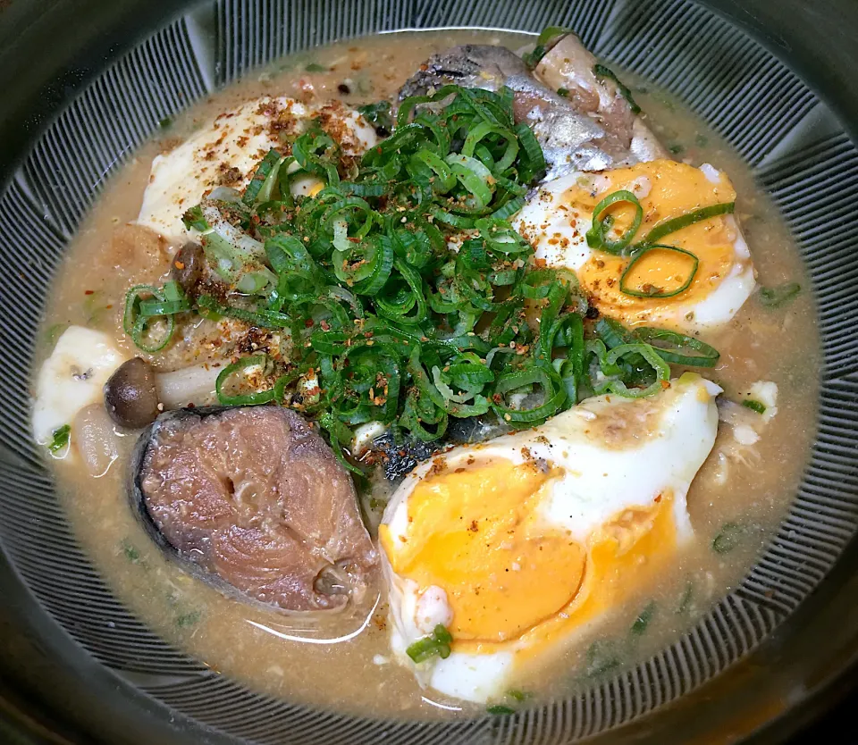 鯖と豆腐の味噌煮込み|すくらんぶるえっぐさん