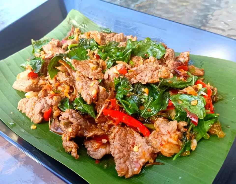 Spicy Stir Fried Chili Beef with Basil|🌿Veerapan Mu🌿さん