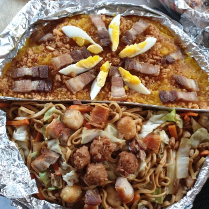 pancit palabok and pancit guisado|Mikaela's Kitchenさん