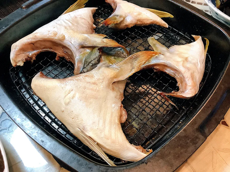 ワラサのカマ焼き🐟😋|アライさんさん