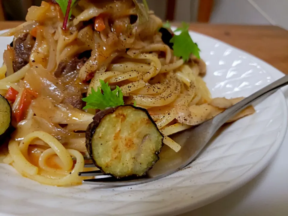 牛肉と舞茸とトマトのラグーリングイネ☆|けんさん