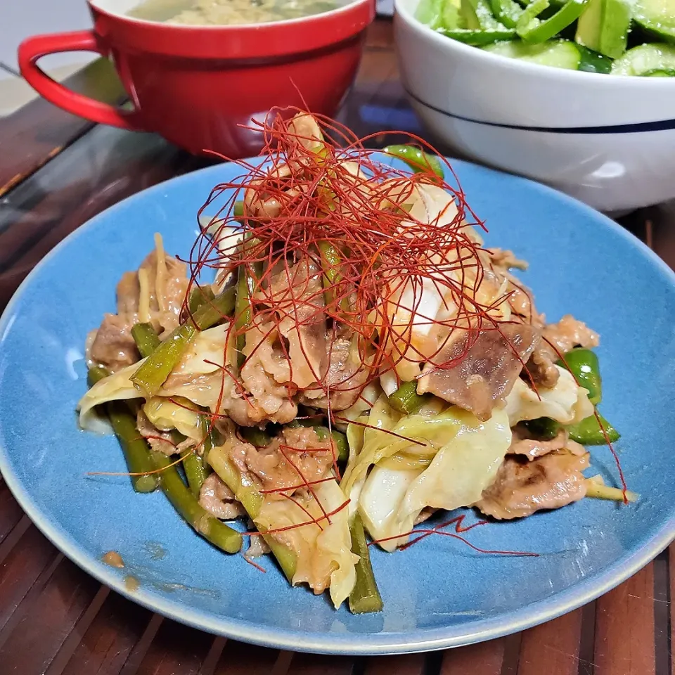 おじさん料理で🙃
牛肉とにんにくの芽の炒め物
サラダ🥗
スープ|dai.noriさん