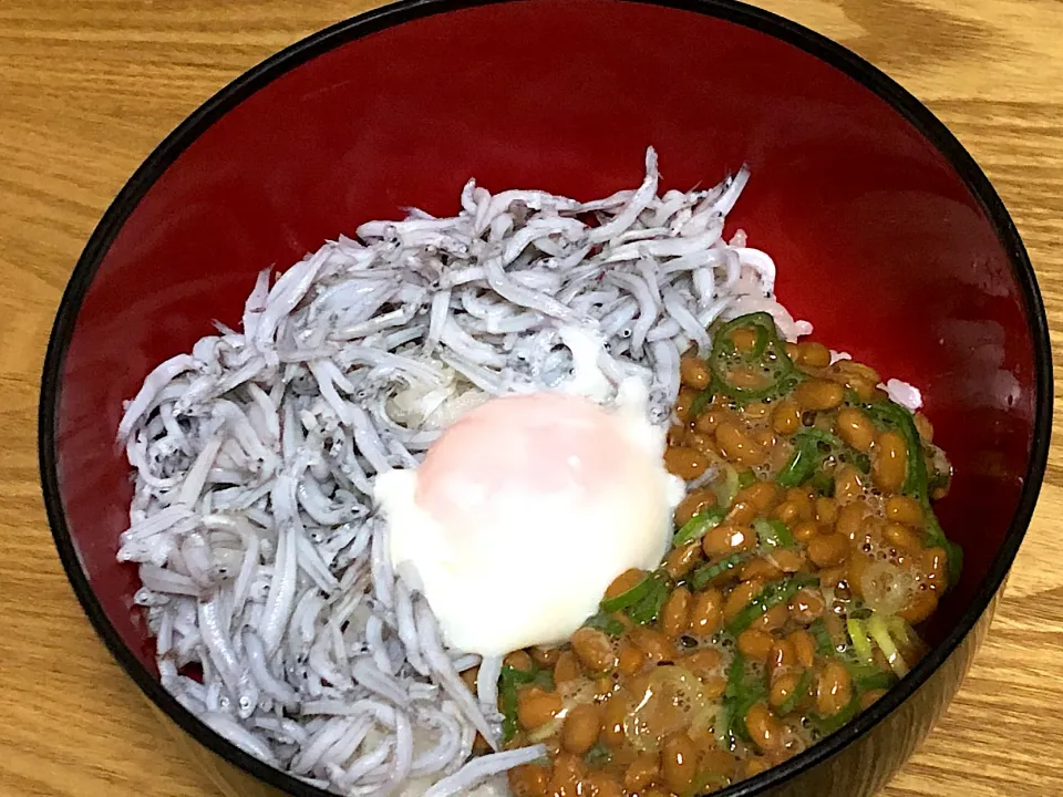 Snapdishの料理写真:☆温玉しらす納豆ご飯|まぁたんさん