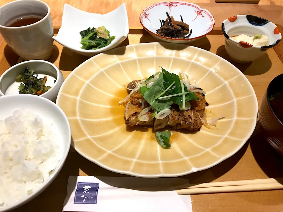 日替わり定食　鶏の炙り香味醬|マハロ菊池さん