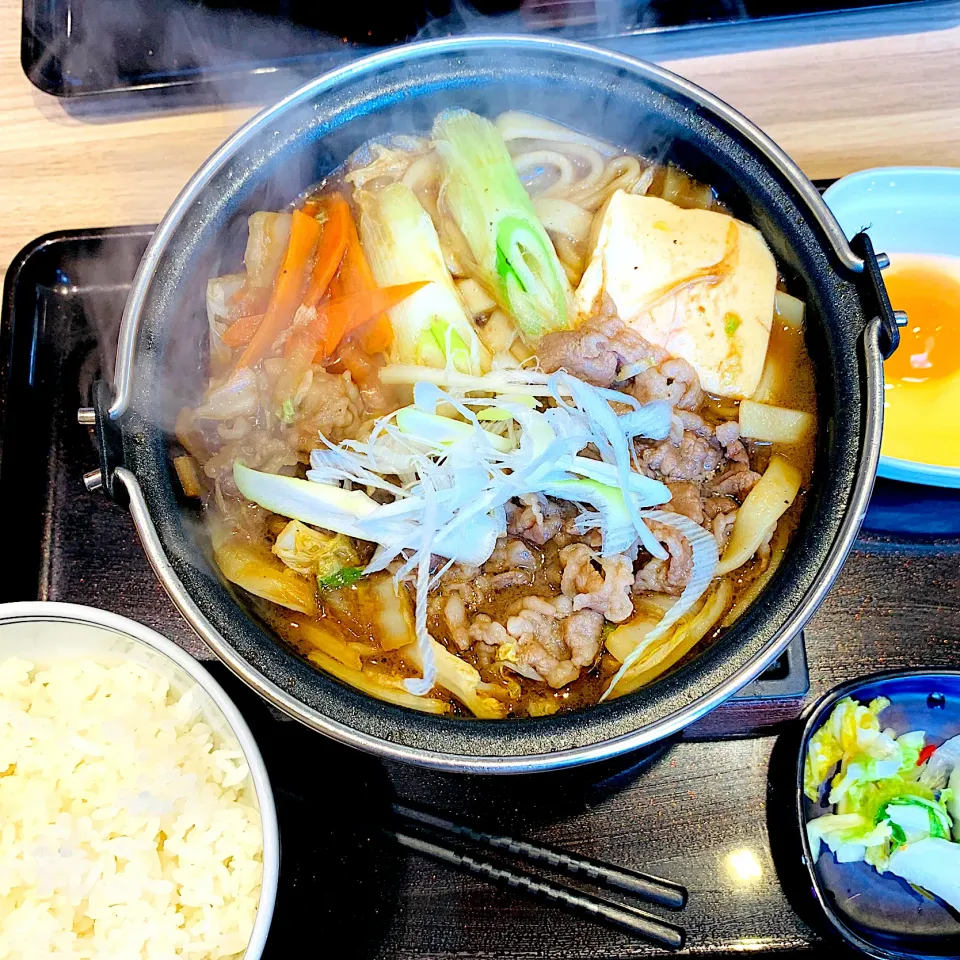 吉野家　黒毛和牛すき鍋膳💕柔らかくてアツアツ旨〜🍲|ちはるさん