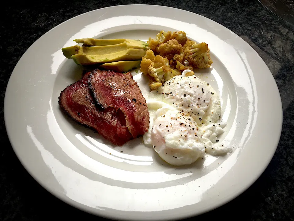 Snapdishの料理写真:Ostrich Steak&Poached Eggs with Avocado and Cauliflower|QueenMbeeさん