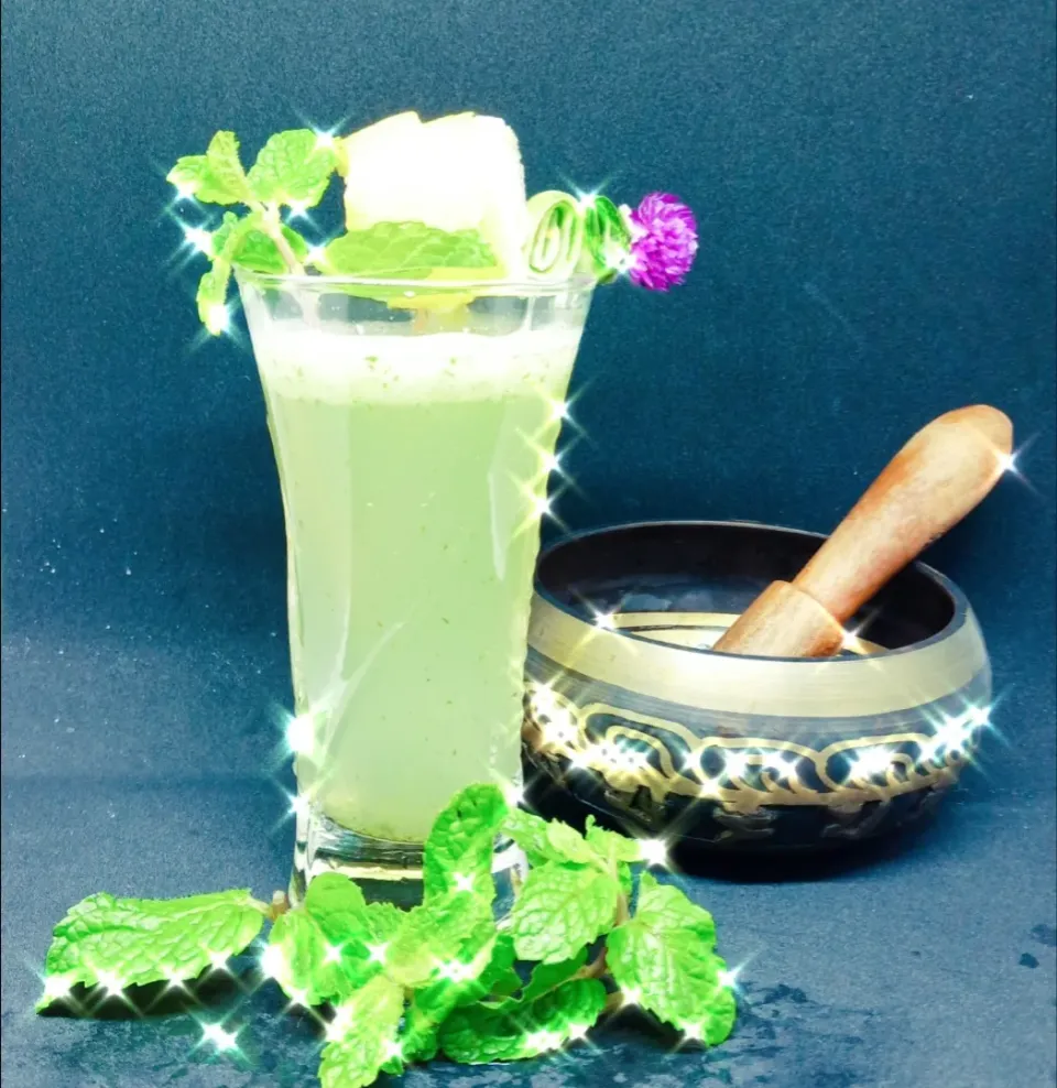 Lemon,  cucumber and mint drink.|Priyamayaさん