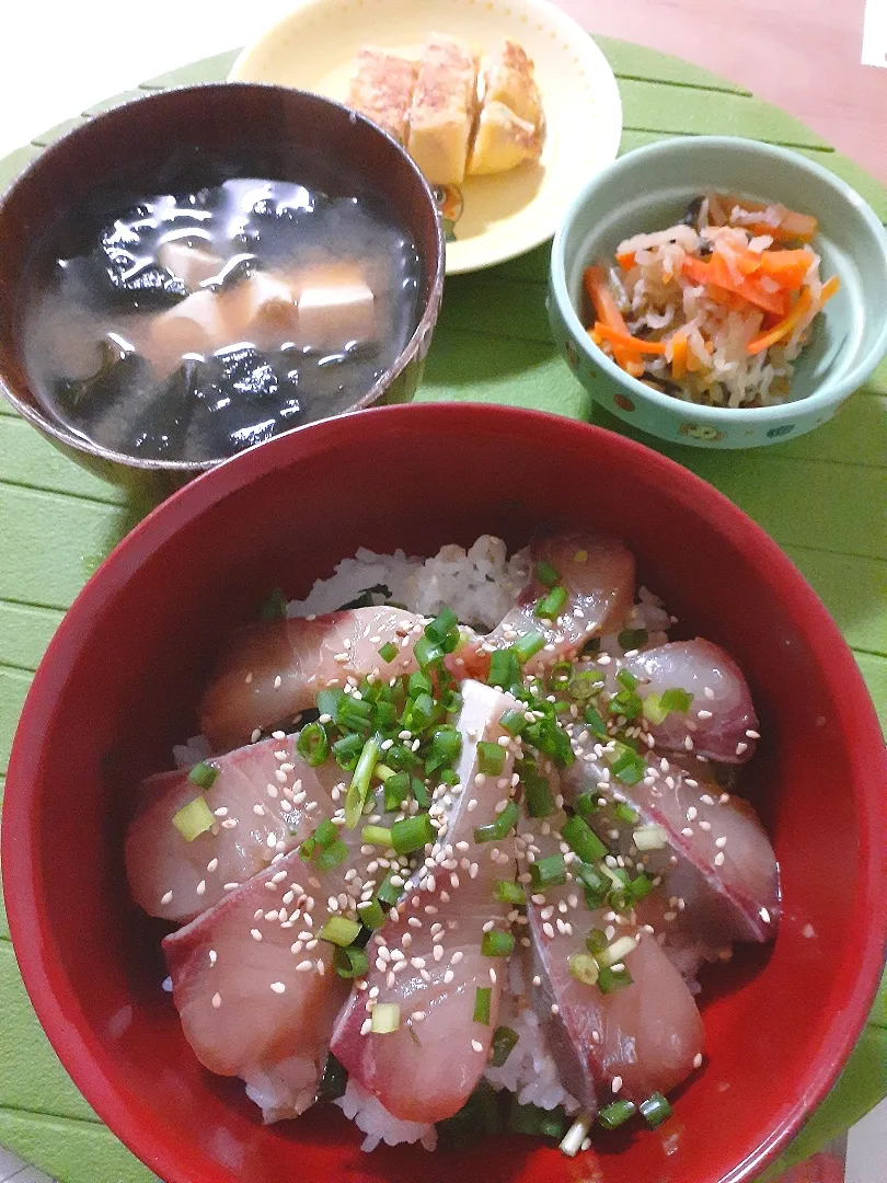 ☆カンパチ漬け丼☆脂がのってて美味しかったです。|ｼｮｺﾗさん