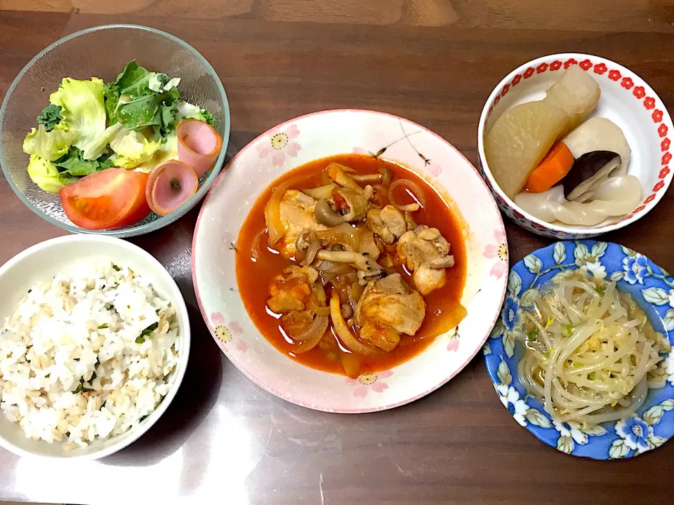 鶏モモのトマト煮込み もやしの煮びたし 煮物 ケールとレタスのサラダ|おさむん17さん