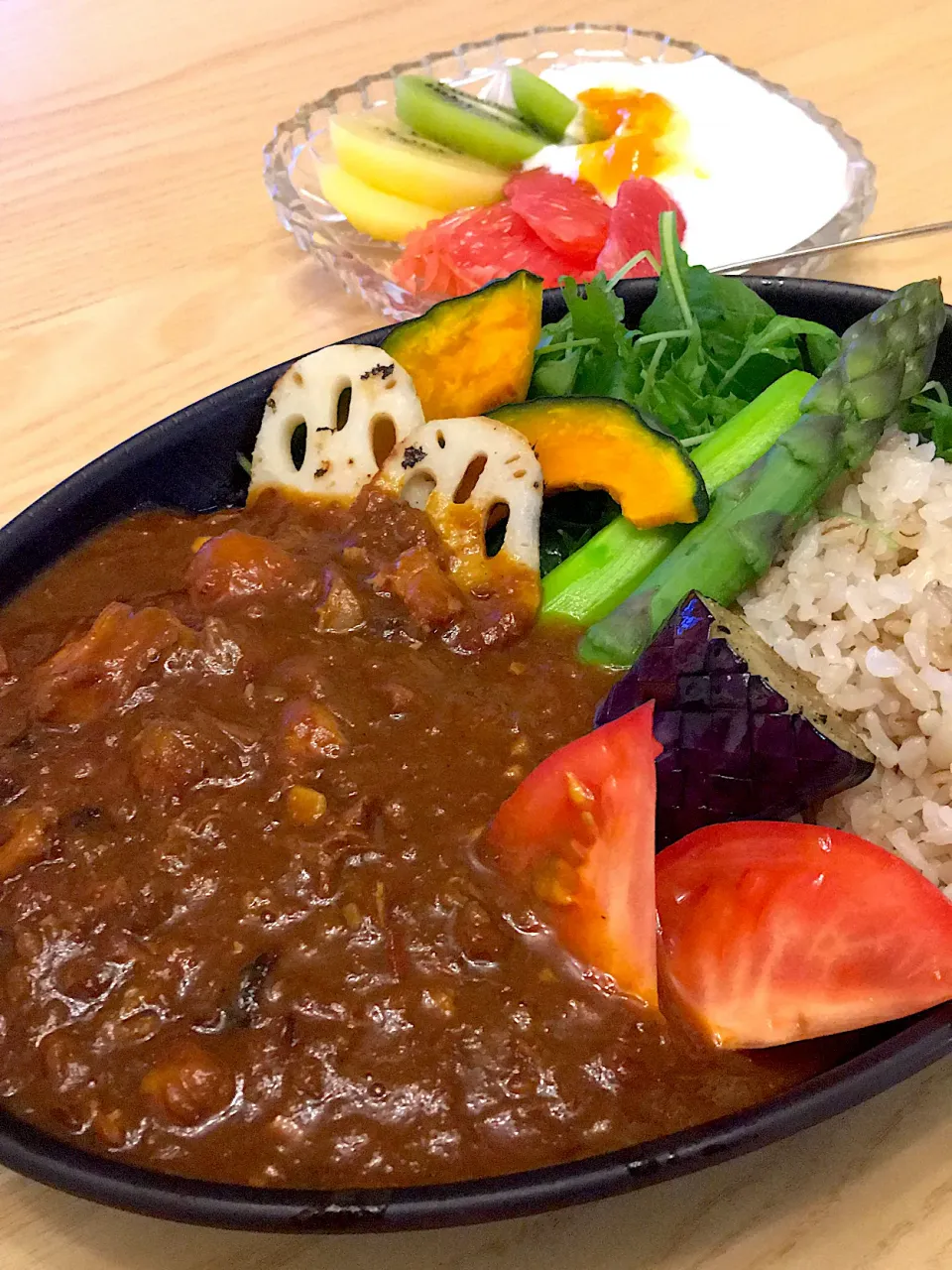 今日の夕食　チキンカレー　フルーツヨーグルト|ふわ猫はなちゃんさん