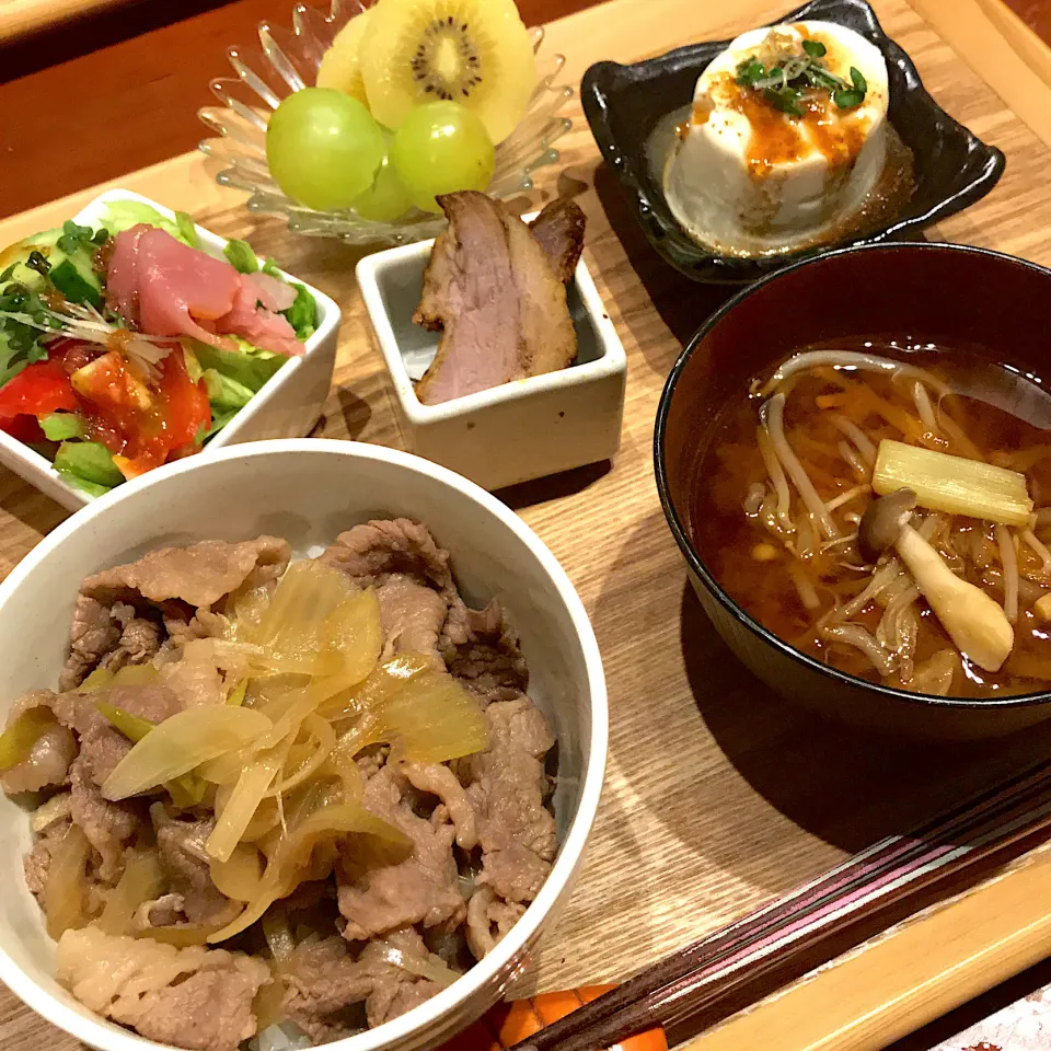 Snapdishの料理写真:牛丼定食できあがり😋|mokoさん