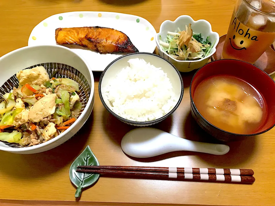 銀鮭の黒みりん漬焼き、豆腐の塩昆布チャンプルー、水菜のお浸し|Emiko Kikuchiさん