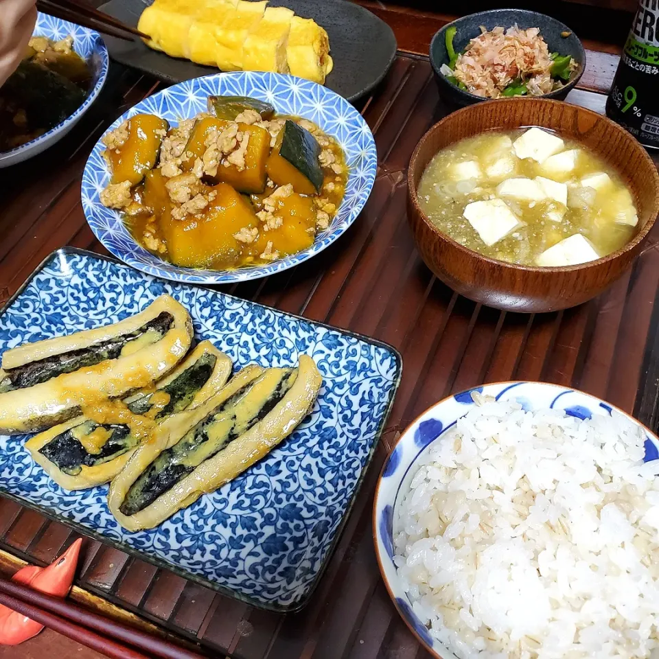 奥様料理で♪
ごはん
豆腐味噌汁
たまご焼き
無限ピーマン和風和え
かぼちゃと挽き肉の煮物
白身魚の西京漬け(市販)|dai.noriさん