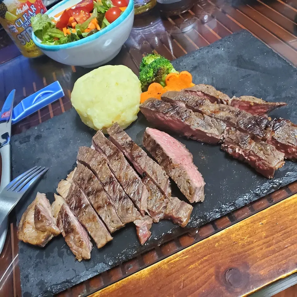 おじさんBONiQ料理
初挑戦は、ステーキ🥩にしました♪|dai.noriさん