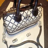 #cake #handbag #pierce 
Handbag cake|inasaghaさん