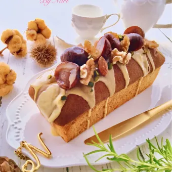 Snapdishの料理写真:栗とクルミのパウンドケーキ。
キャラメルアイシングがけ。