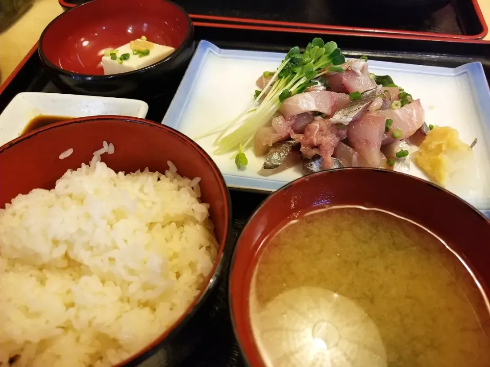 Snapdishの料理写真:アジのたたき定食|しあるさん