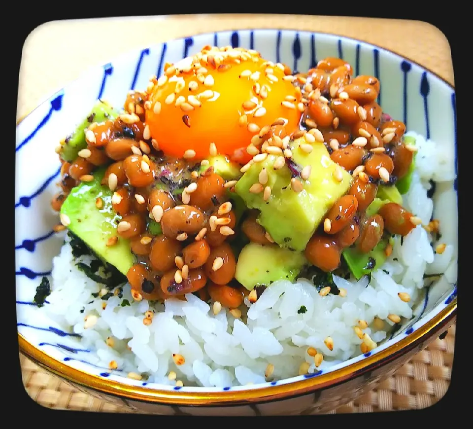 Snapdishの料理写真:かき混ぜるだけ丼|ひとみんΨ(*´∀｀)Ψさん