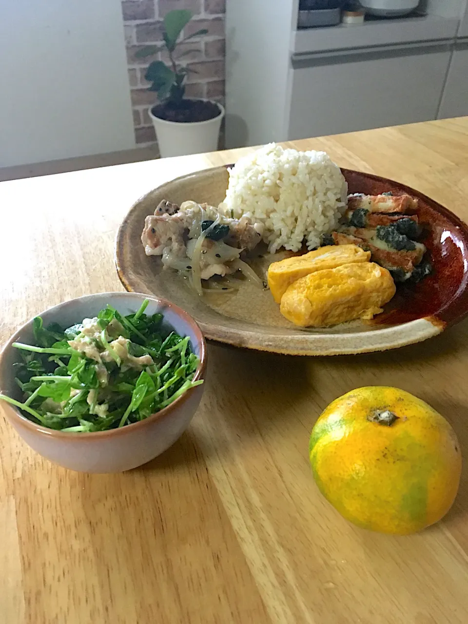 Snapdishの料理写真:旦那さんおべんとオカズでmyランチプレート😋|さくたえさん