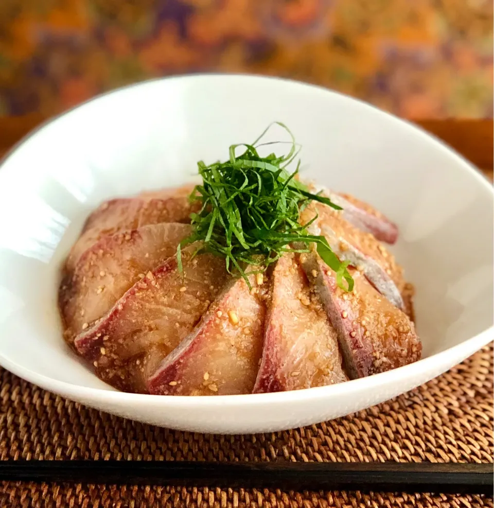 ごまカンパチ漬け丼　　　　　　　　Amberjack sesame pickled rice bowl|マユマユさん