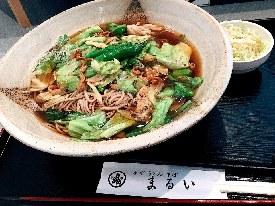 今日は寒いですね〜💦肉味噌野菜蕎麦で温める事にしましょう😋|アライさんさん