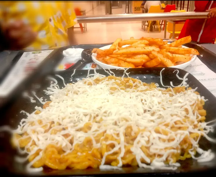 fries & noodles with peri -peri|Kalpesh Dewasiさん