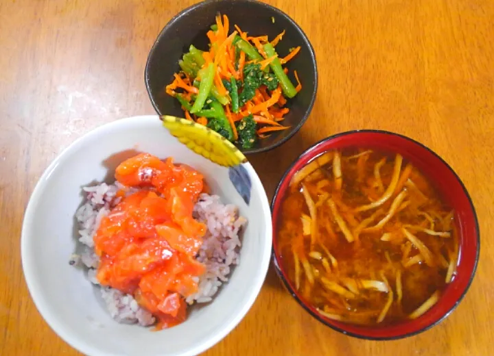 １０月７日　ルイベ漬け　小松菜のナムル　もずくと切り干し大根のお味噌汁|いもこ。さん