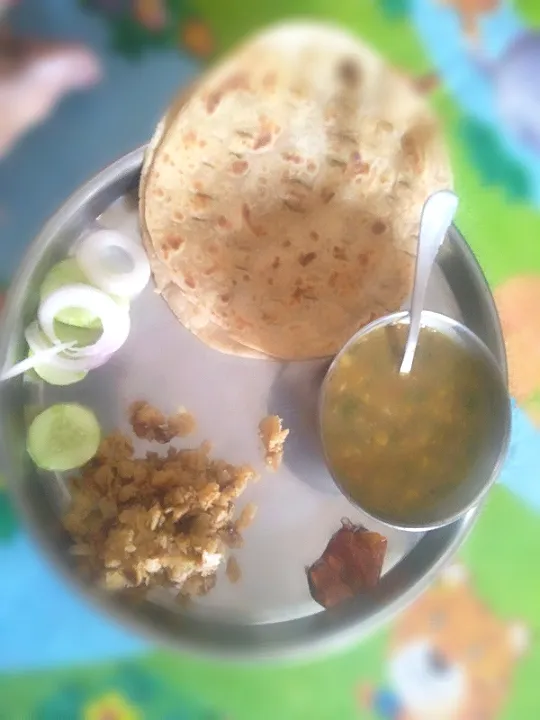 its a rajathani dish named 
rajasthani dal,jadi chapati n churma with garlic pickle|swat24さん