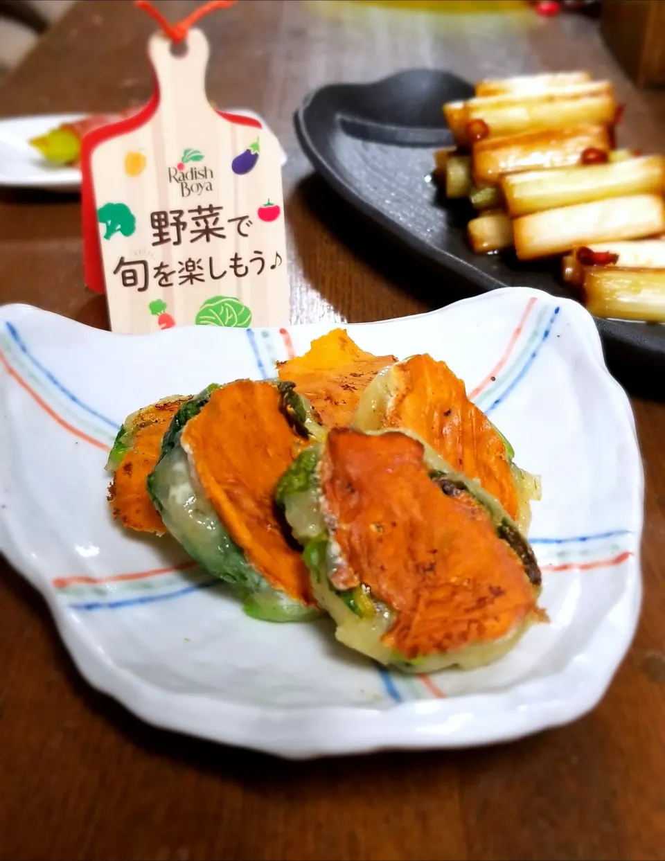 Snapdishの料理写真:混ぜて焼くだけ。小松菜入りじゃがいもチーズ餅。|ゆきこさん