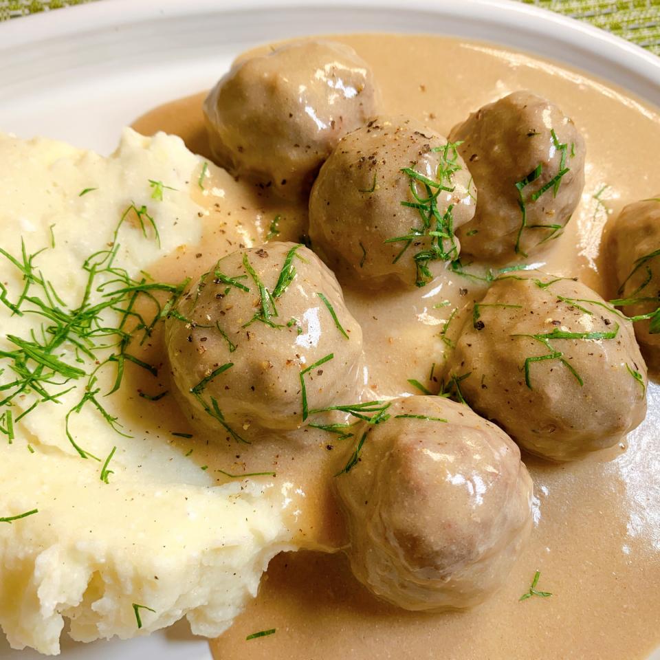 Swedish Meatballs with Mashed Potatoes (スウェーデン風ミートボールとマッシュポテト)