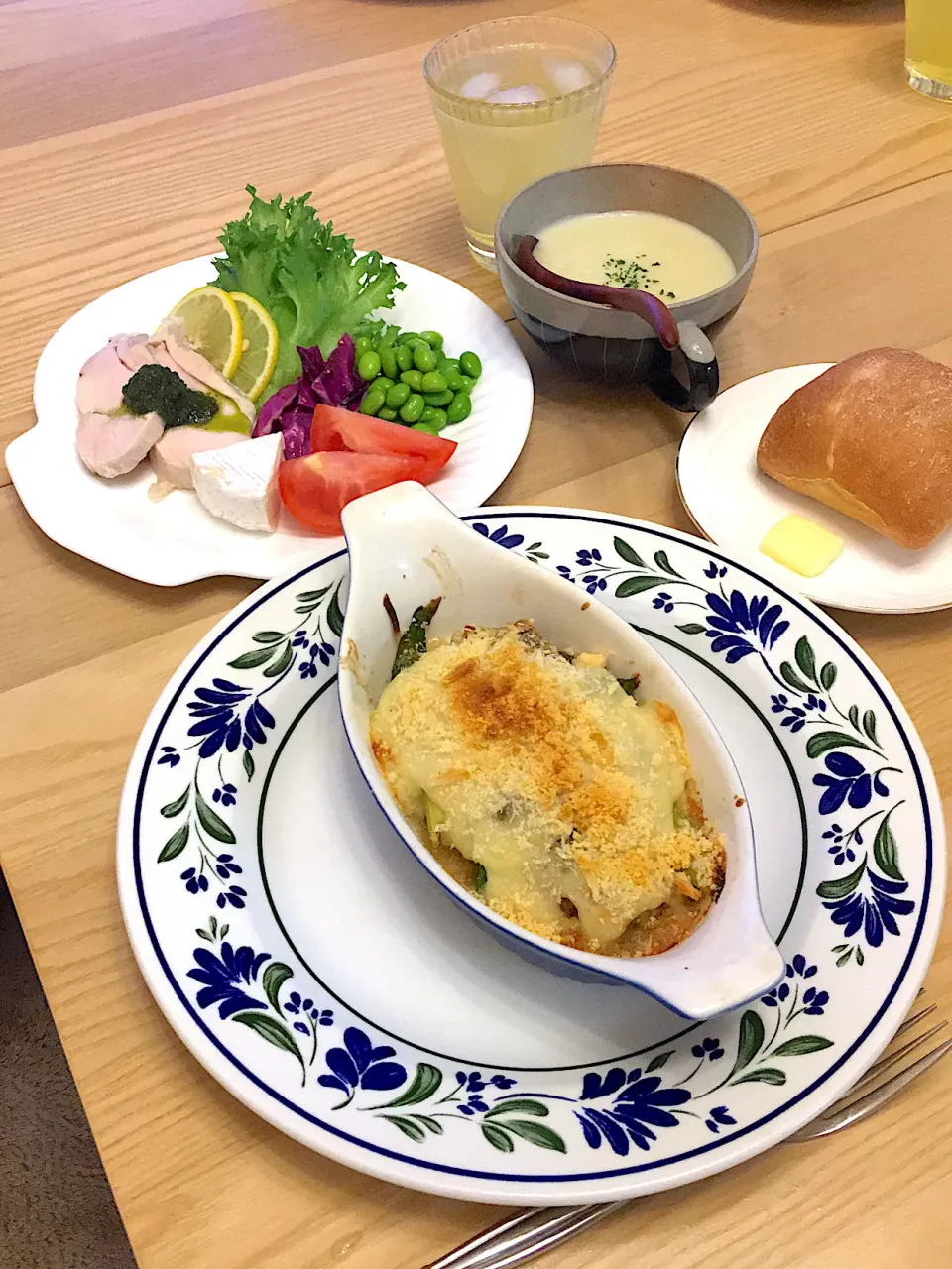 今日の夕食　牡蠣とアスパラのグラタン　鶏ハムのサラダ　さつまいものポタージュ|ふわ猫はなちゃんさん