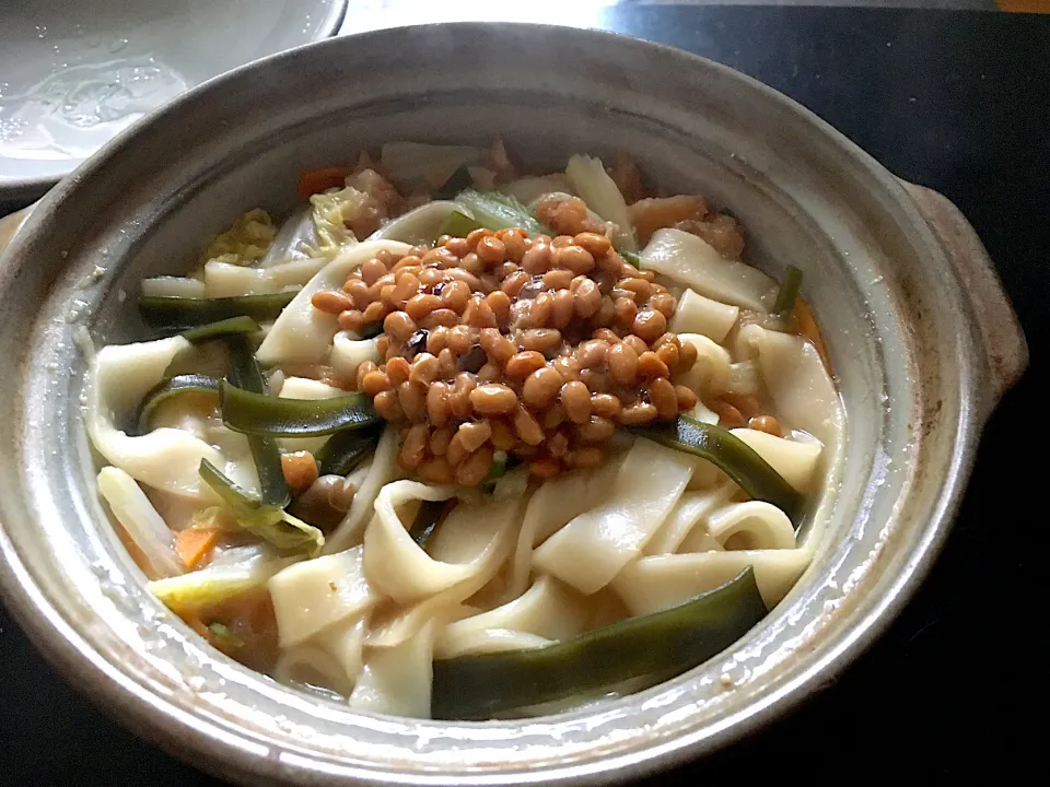 Snapdishの料理写真:夜勤明け味噌煮込み納豆うどん（きしめん）|Tarou  Masayukiさん