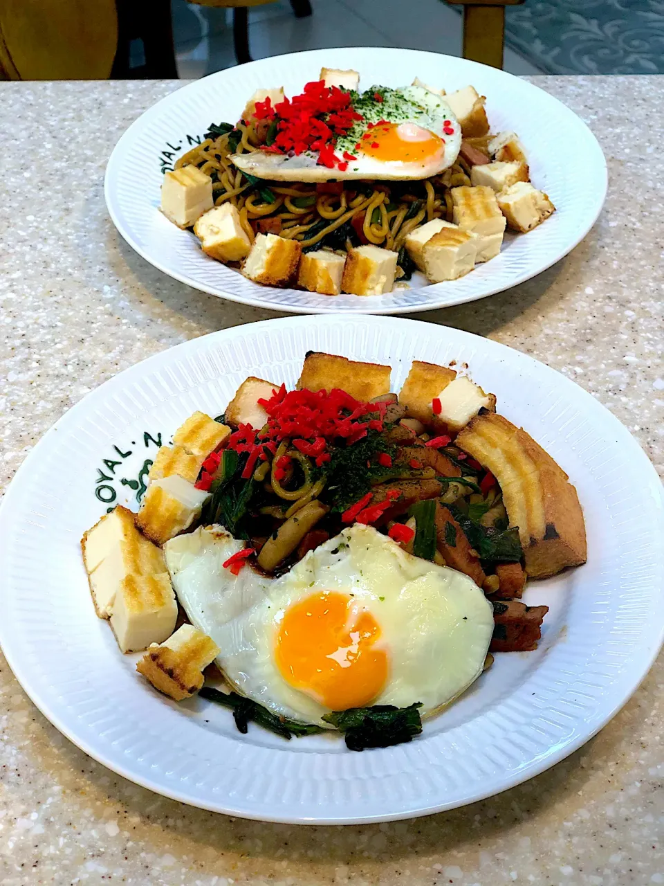 spam &ほうれん草&しめじ&厚揚げの焼きそば🥡🥢！|Mayumiさん