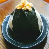 Snapdishの料理写真:鮭おにぎり🍙|sunnyさん